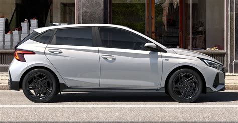 Vista laterale Hyundai i20 N Line