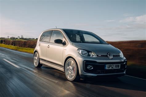 Volkswagen Up! GTI con assetto sportivo abbassato