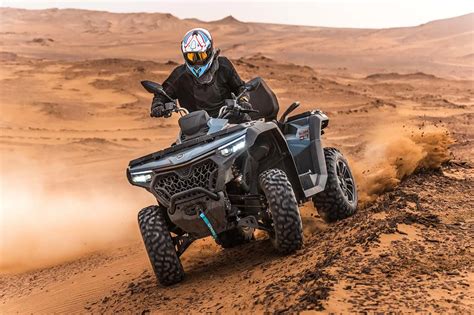Quad CFMOTO CFORCE 450 in azione su un sentiero sterrato