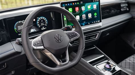 Interni Volkswagen Tiguan R-Line con display centrale