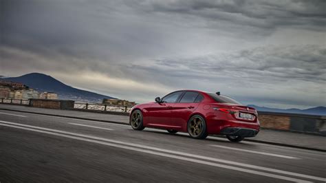 Alfa Romeo Giulia 280 CV su strada