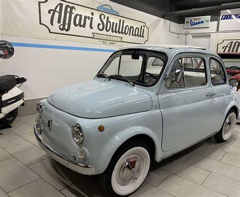 Fiat 500 d'epoca in un contesto urbano