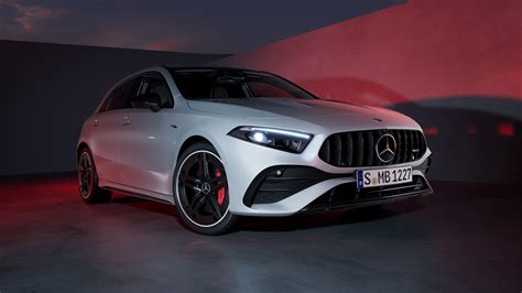 Mercedes-AMG A 35 4MATIC interni e cambio