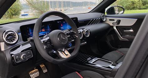 Mercedes-AMG A 35 4MATIC interni