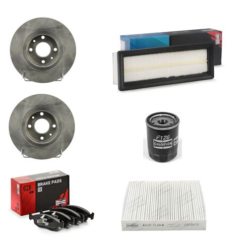 Componenti di un kit tagliando completo per auto