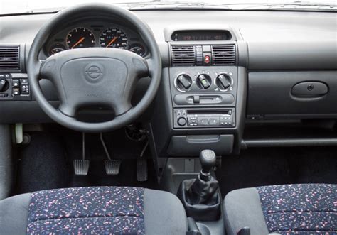 Interni Opel Tigra