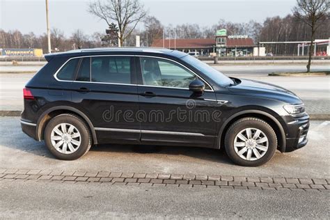 Vista laterale della Volkswagen Tiguan