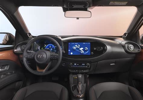 Navigatore TomTom integrato nel cruscotto di una Toyota Aygo Connect