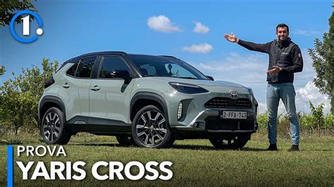 Motore Toyota Yaris con evidenziata la testata