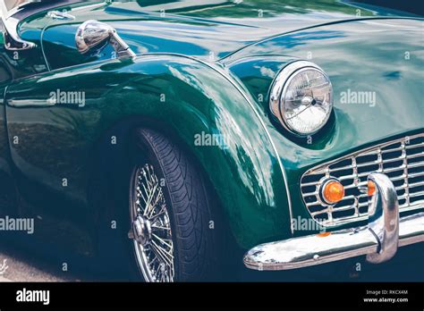 Fari anteriori di un'auto d'epoca
