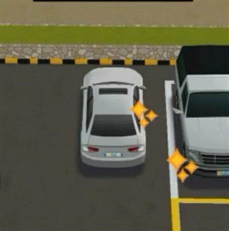 Automobile che sterza da ferma durante una manovra di parcheggio