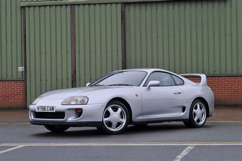 Toyota Supra A80 su strada