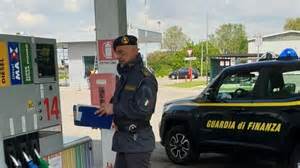 Etichette comuni sui distributori di carburante in Europa