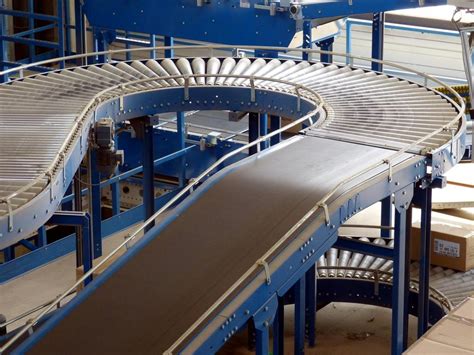 Fabbrica di pneumatici con nastri trasportatori