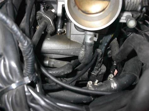 Scatola filtro, debimetro, tubazione e valvola su motore Tuscani 2.0cc