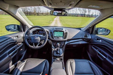 Ford Kuga (2016) interni con sistema audio