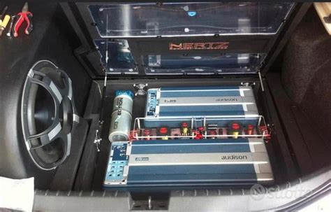 Strumenti per l'installazione di un impianto audio auto