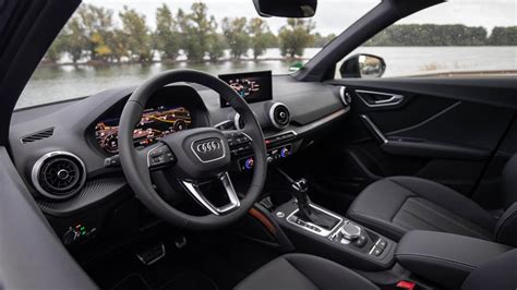 Interni Audi Q2 con dettagli Sport