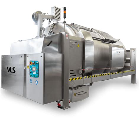 Pressa pneumatica per vino in azione