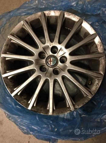 Alfa Romeo 147 con cerchi in lega originali