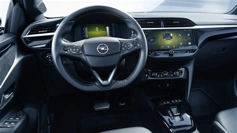 Interni Opel Corsa C con plancia e comandi