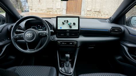 Toyota Yaris interni con sedili