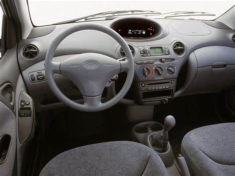 Toyota Yaris 2004 interni