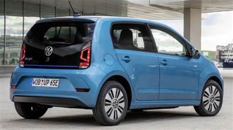 Vista laterale della Volkswagen Up! mostrando le sue dimensioni compatte