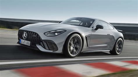 Mercedes-AMG GT63 PRO in azione su una pista