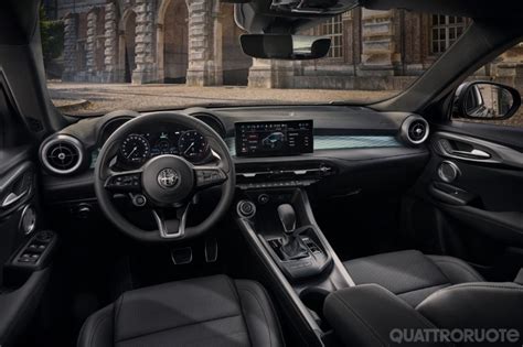 Interni Alfa Romeo Tonale Plug-in Hybrid Q4 con schermo digitale