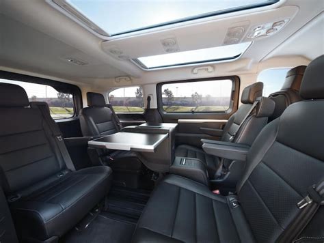 Interni Opel Zafira Life con sedili configurabili
