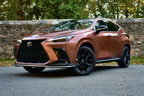 Lexus NX esterno