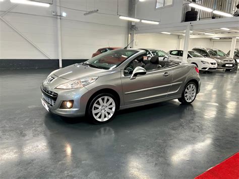 Peugeot 207 CC con tetto aperto