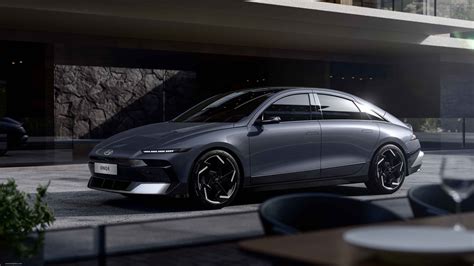 Hyundai Ioniq 6 in movimento