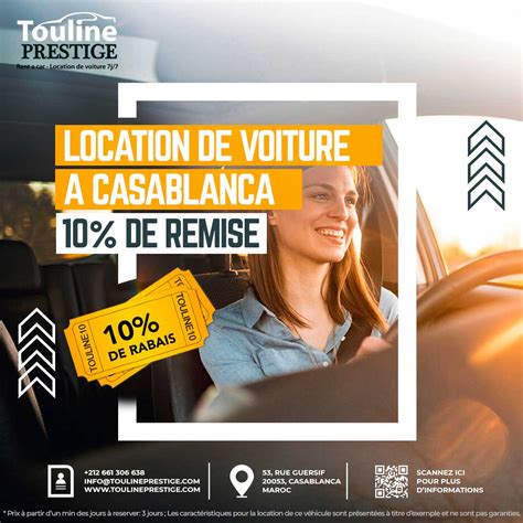 Famiglia che carica i bagagli in un'auto a noleggio in Marocco
