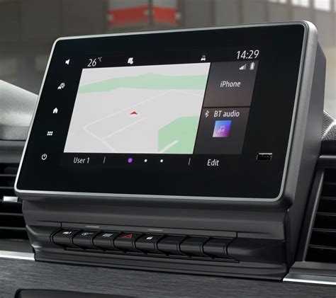 Schermata Nissan Connect con navigazione