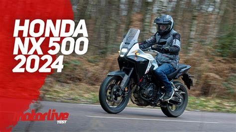 Honda NX 500 in azione su strada sterrata
