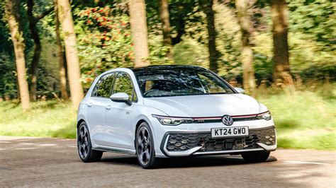 Volkswagen Golf GTI 8 in curva