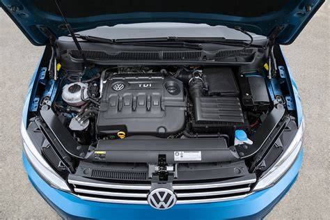 Volkswagen Touran 1T3 engine bay with filter highlighted