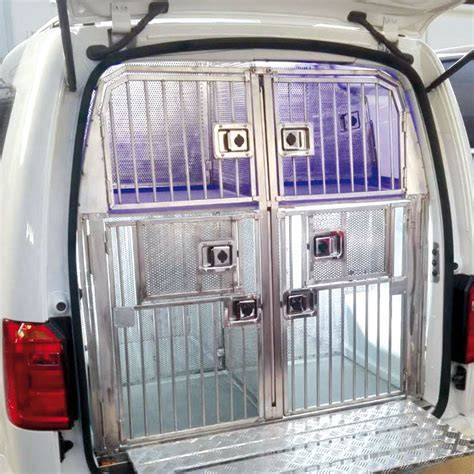 Schema di un allestimento interno per trasporto animali in un furgone