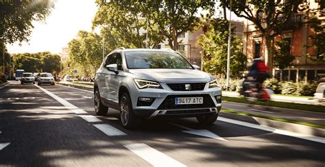 SEAT Ateca in movimento su strada