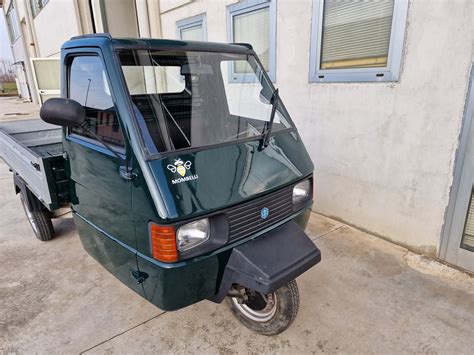 Ape TM 703 in azione con carico