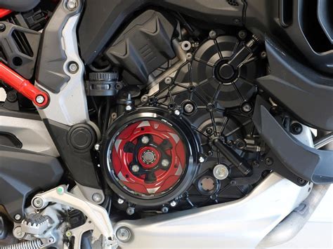 Dettaglio del carter frizione trasparente su Ducati