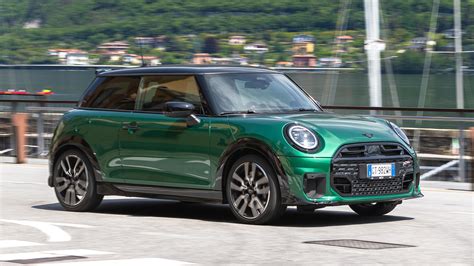 Mini Cooper S con cerchi sportivi e possibili interferenze con i passaruota