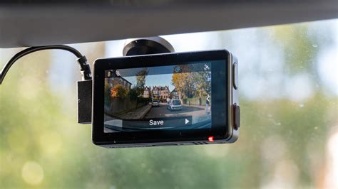 Dash camera Pioneer montata sul parabrezza di un'auto