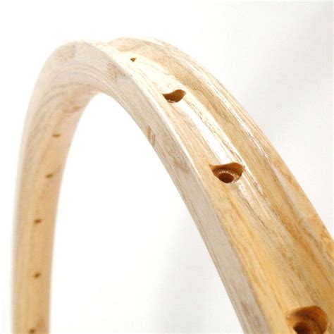 Cerchi in legno per bicicletta d'epoca
