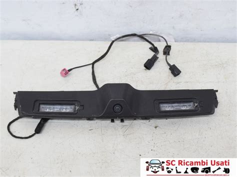 Dettaglio dei sensori e della telecamera anteriore della Jeep Compass