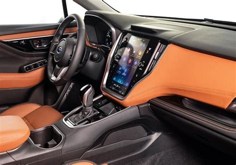Interni Subaru Outback sesta generazione con display verticale