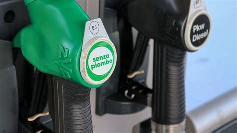 Cronologia dell'introduzione della benzina senza piombo