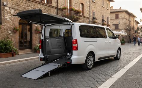 Peugeot Traveller con pianale ribassato di Focaccia Group